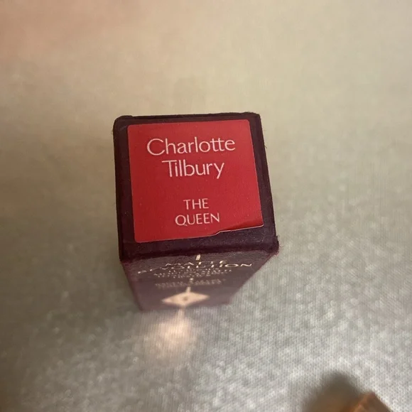 Charlotte Tilbury The Queen Matte Revolution Long Lasting Lipstick in box - Picture 6 of 11